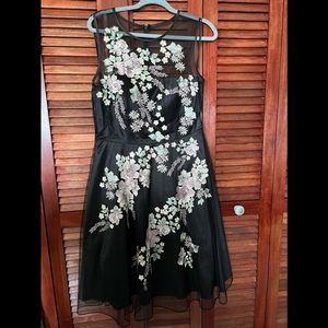 Decode 1.8 Cocktail Dress w/ Applique. Worn once at wedding. Excellent condition